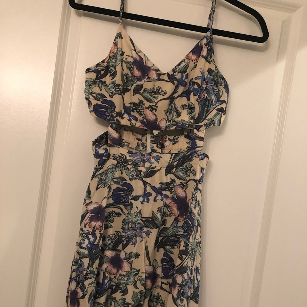 New LF cotton floral dress with cutouts